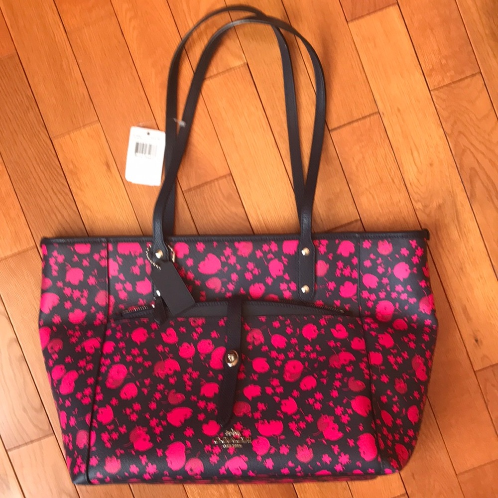 NWT- beautiful Coach purse